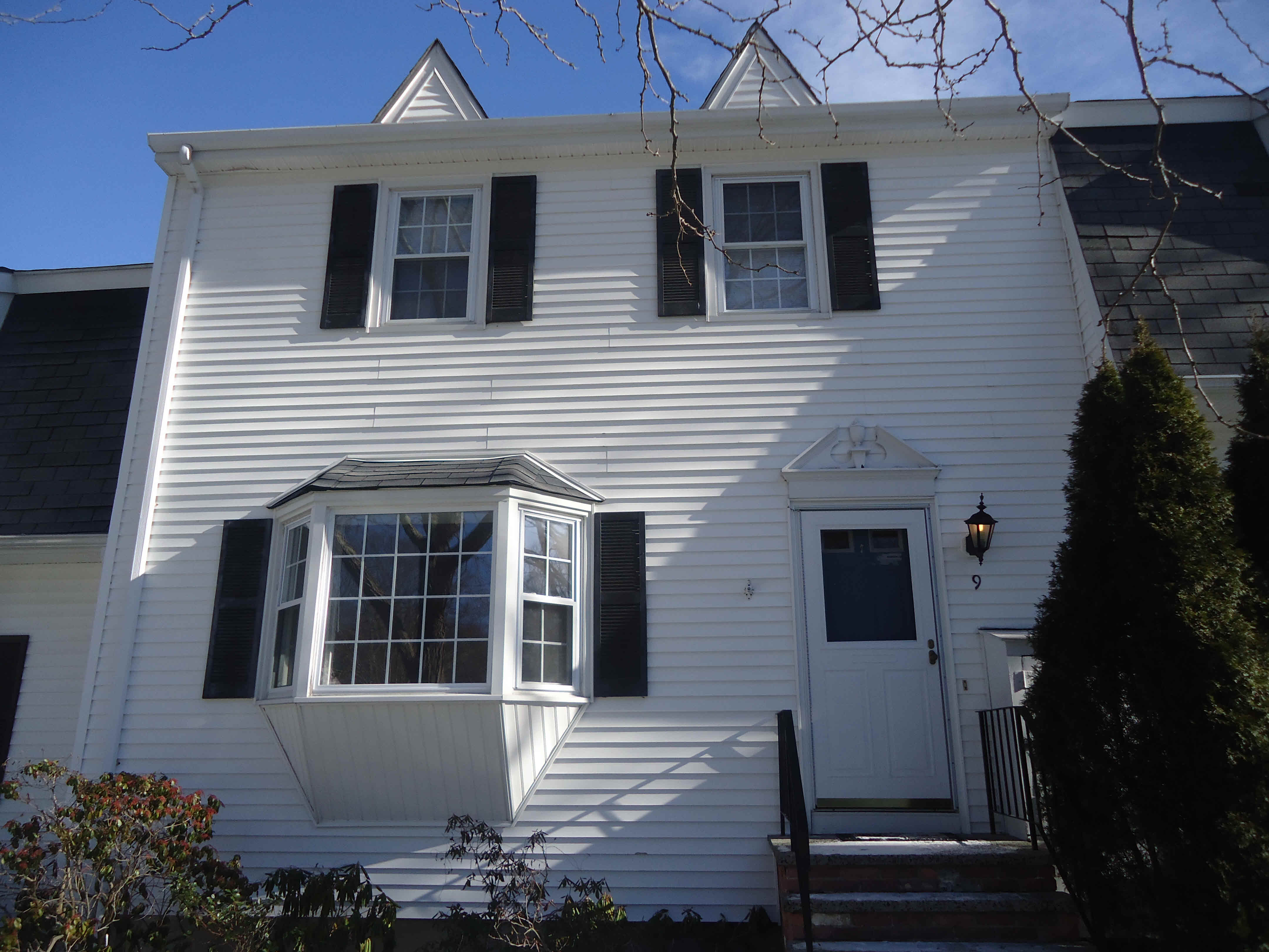 Building photograph for 9 BRIDGEWATER COMMON LN